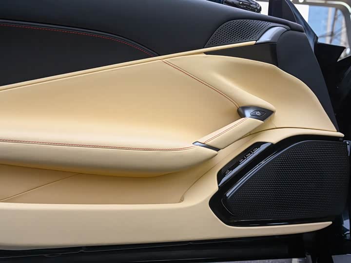 Photo 5 - Ferrari Roma