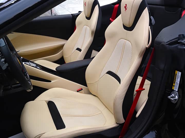 Photo 7 - Ferrari Roma