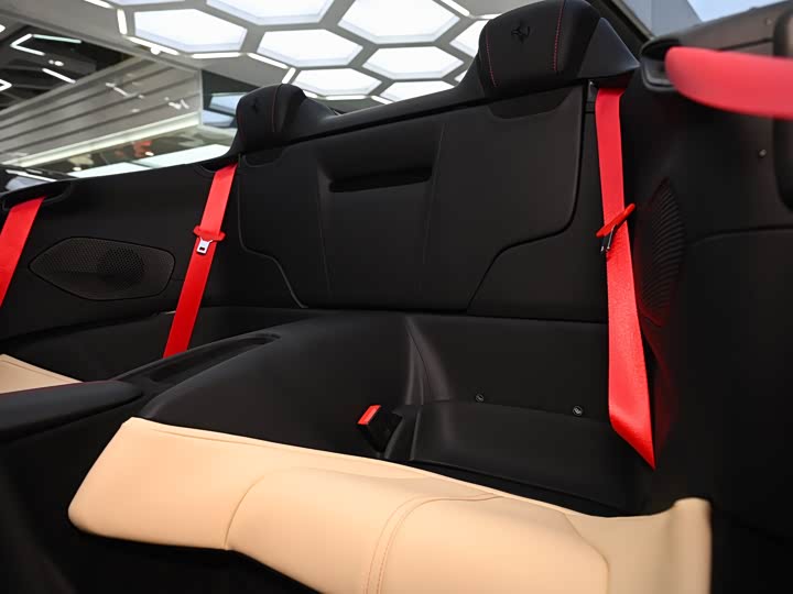 Photo 9 - Ferrari Roma