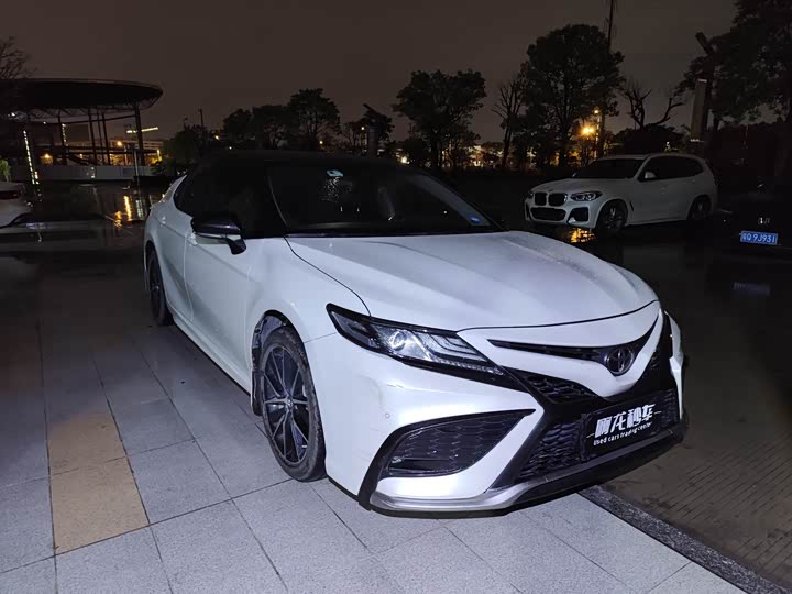 Фото 3 - Toyota Camry