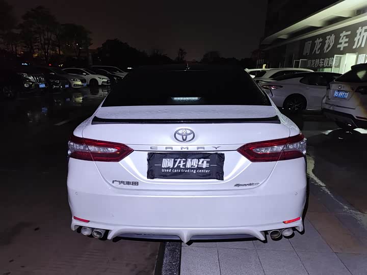 Фото 5 - Toyota Camry