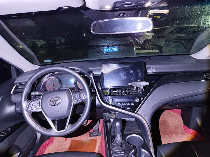 Фото 8 - Toyota Camry