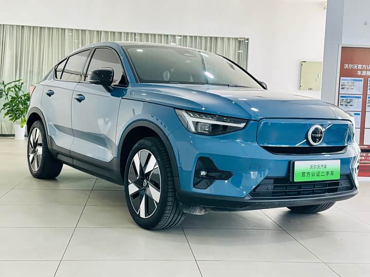 Фото 3 - Volvo C40