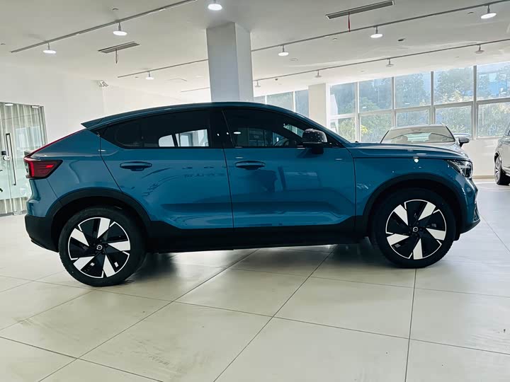 Фото 4 - Volvo C40