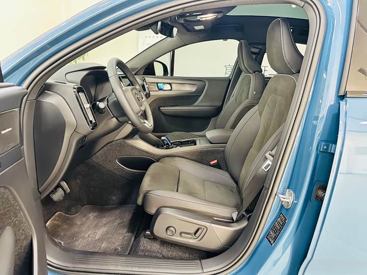 Фото 9 - Volvo C40