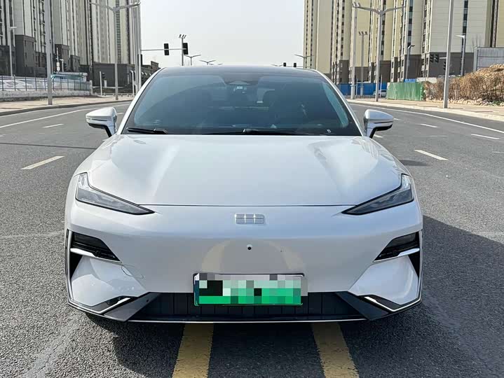 Фото 2 - Geely Galaxy E8