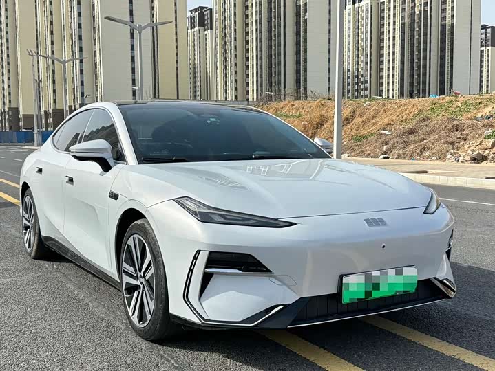 Фото 3 - Geely Galaxy E8