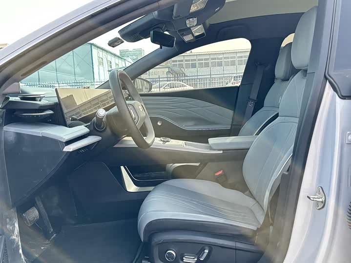 Фото 4 - Geely Galaxy E8