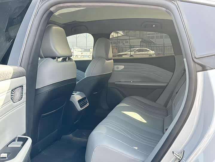 Фото 6 - Geely Galaxy E8