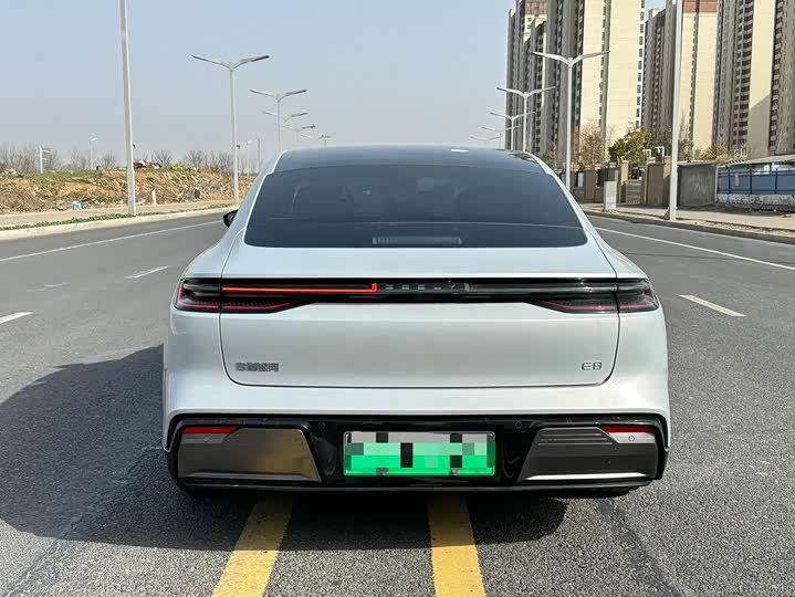 Фото 8 - Geely Galaxy E8