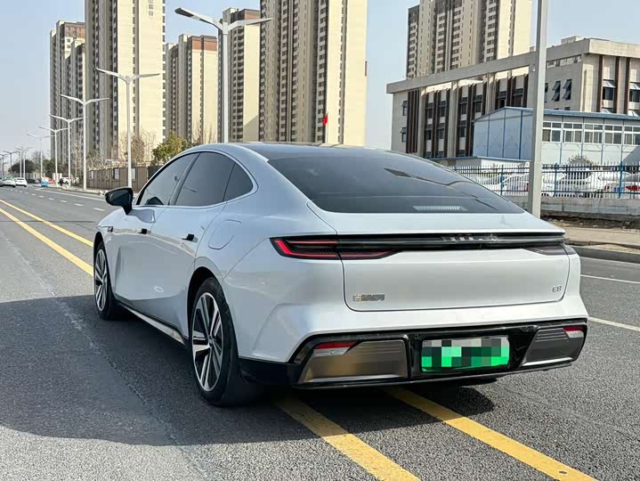 Фото 9 - Geely Galaxy E8