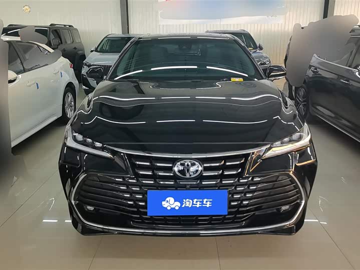 Photo 2 - Toyota Avalon