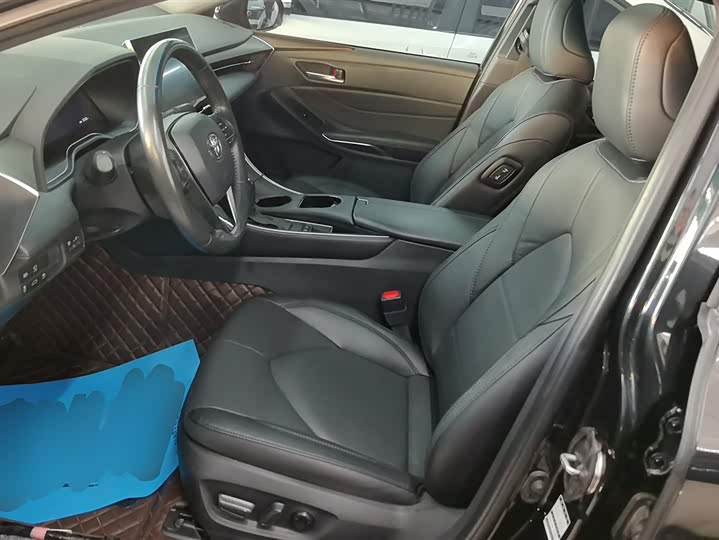 Photo 9 - Toyota Avalon