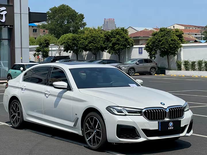 Photo 2 - BMW 5 Series