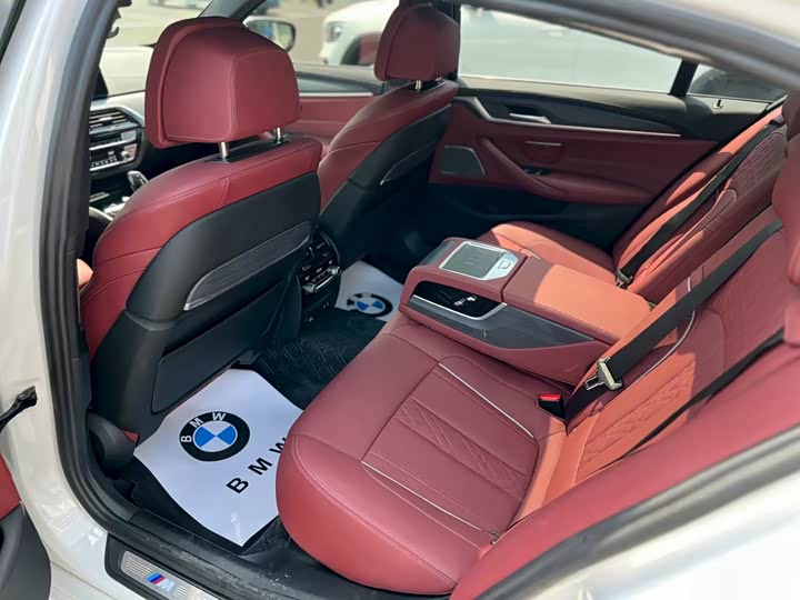 Photo 4 - BMW 5 Series