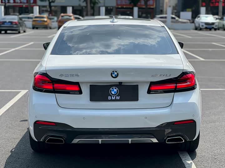 Photo 8 - BMW 5 Series