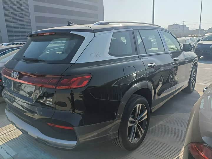 Фото 2 - Audi Q6