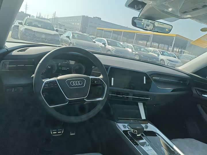Фото 3 - Audi Q6