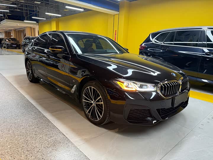 Photo 3 - BMW 5 Series