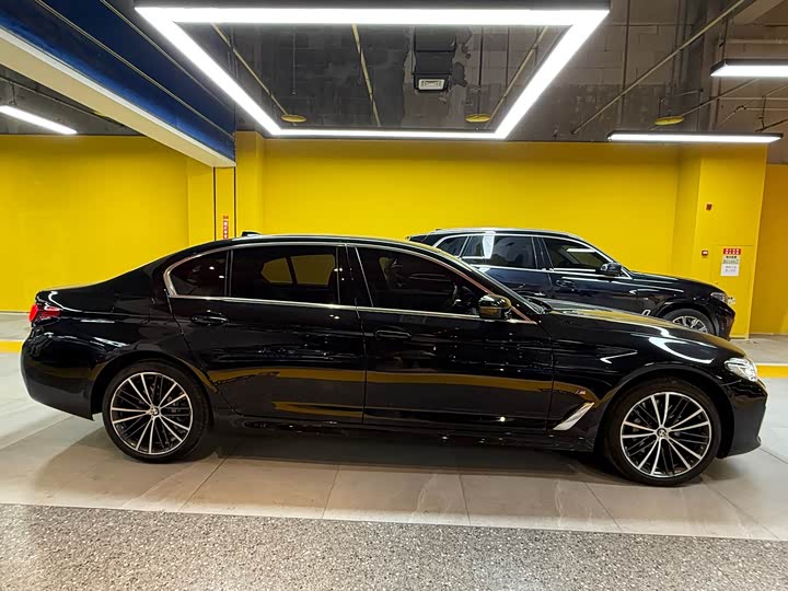 Photo 4 - BMW 5 Series