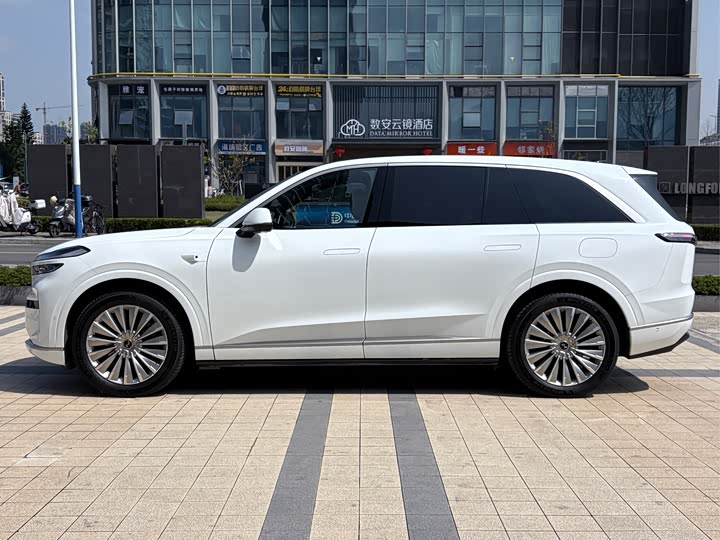 Фото 2 - Nio Onvo L90