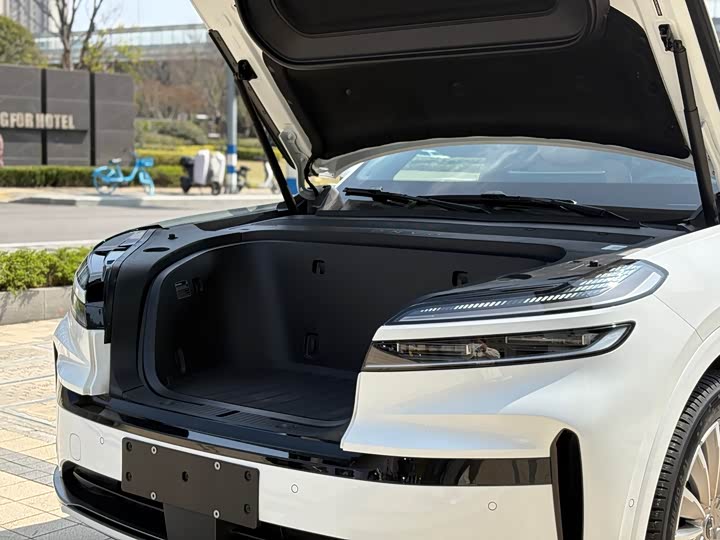 Фото 8 - Nio Onvo L90