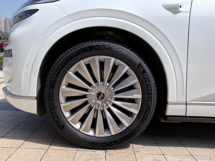 Фото 9 - Nio Onvo L90