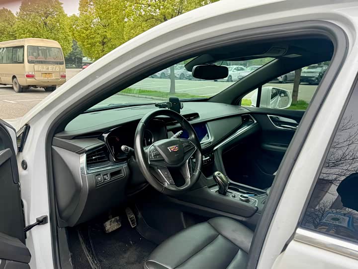 Фото 4 - Cadillac XT5