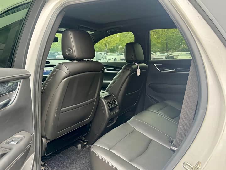 Фото 5 - Cadillac XT5