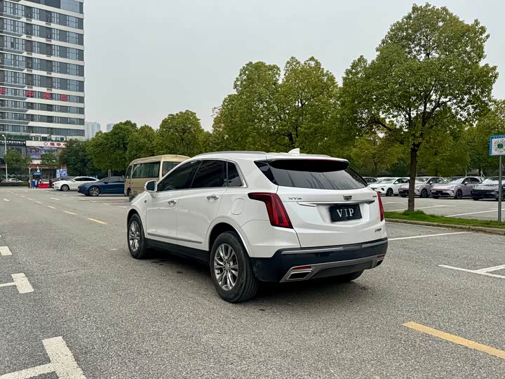 Фото 8 - Cadillac XT5