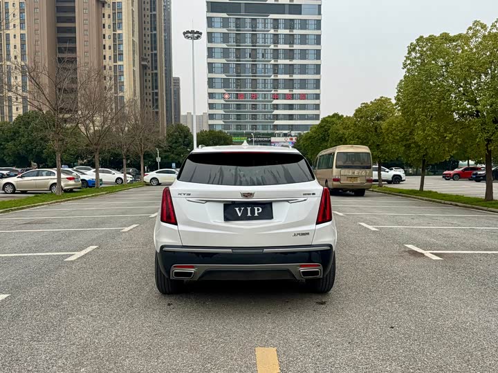 Фото 9 - Cadillac XT5