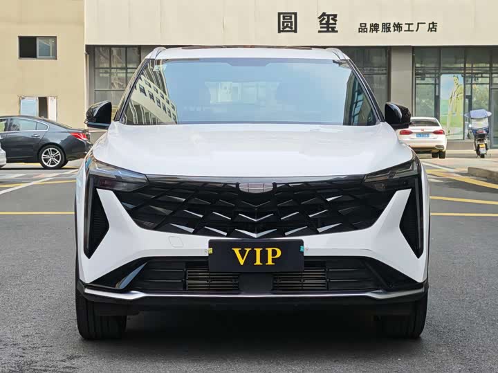 Фото 2 - Geely Atlas