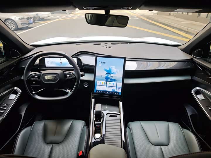 Фото 4 - Geely Atlas