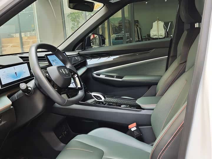 Фото 5 - Geely Atlas