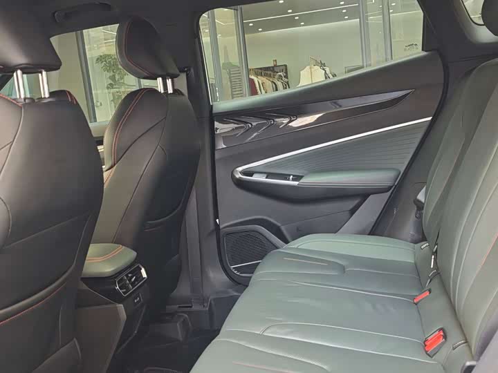 Фото 6 - Geely Atlas