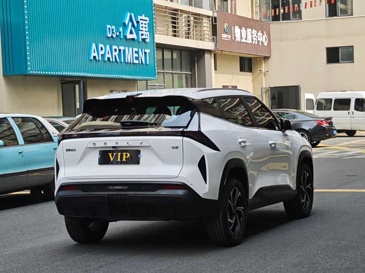 Фото 9 - Geely Atlas