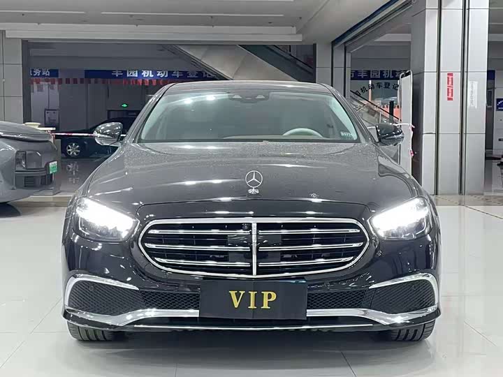 Фото 2 - Mercedes-Benz E-Class