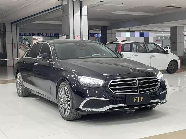 Фото 3 - Mercedes-Benz E-Class