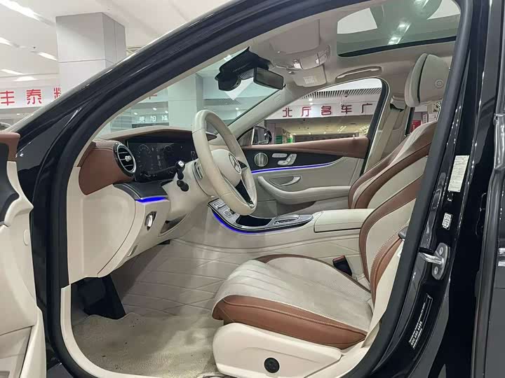 Фото 4 - Mercedes-Benz E-Class