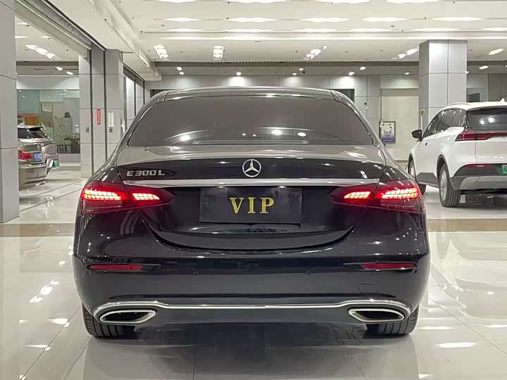 Фото 7 - Mercedes-Benz E-Class