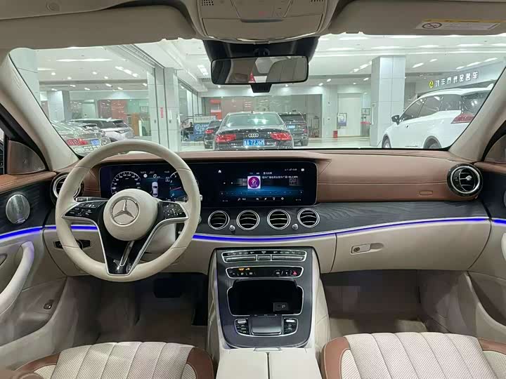 Фото 8 - Mercedes-Benz E-Class