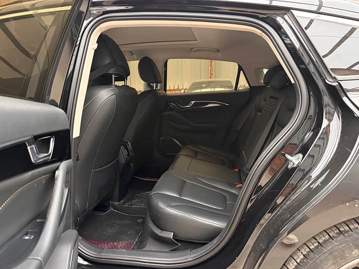 Фото 6 - Bestune B70