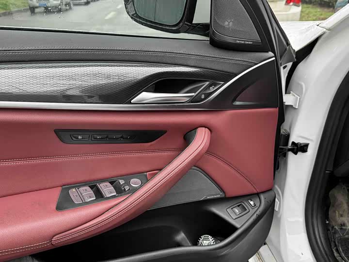 Photo 9 - BMW 5 Series Hybrid