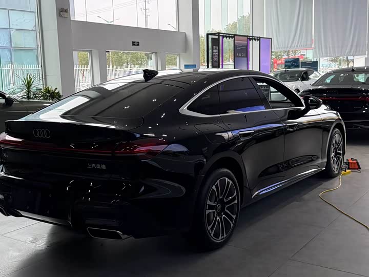 Фото 5 - Audi A5L Sportback