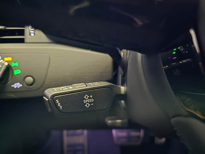 Фото 6 - Audi A4L