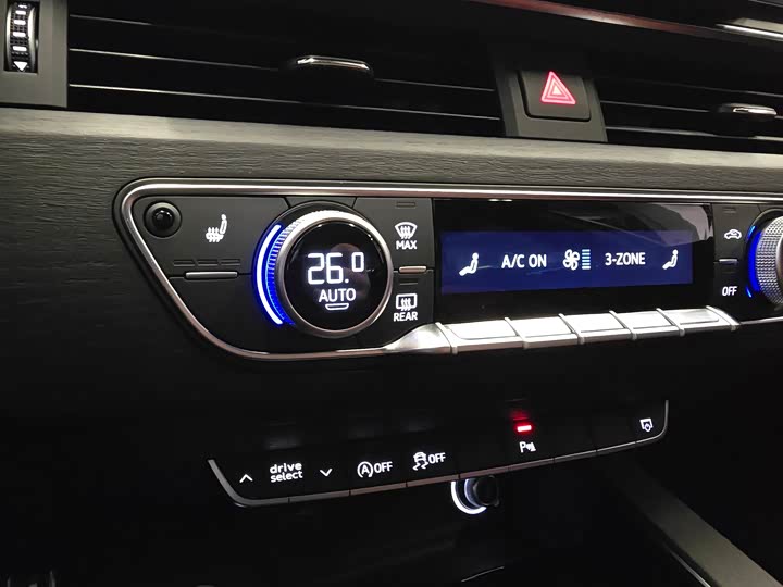 Фото 7 - Audi A4L