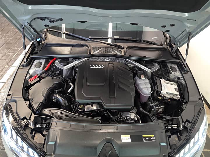 Фото 8 - Audi A4L