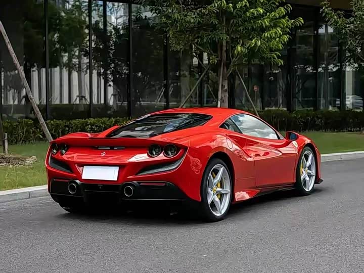 Photo 2 - Ferrari F8
