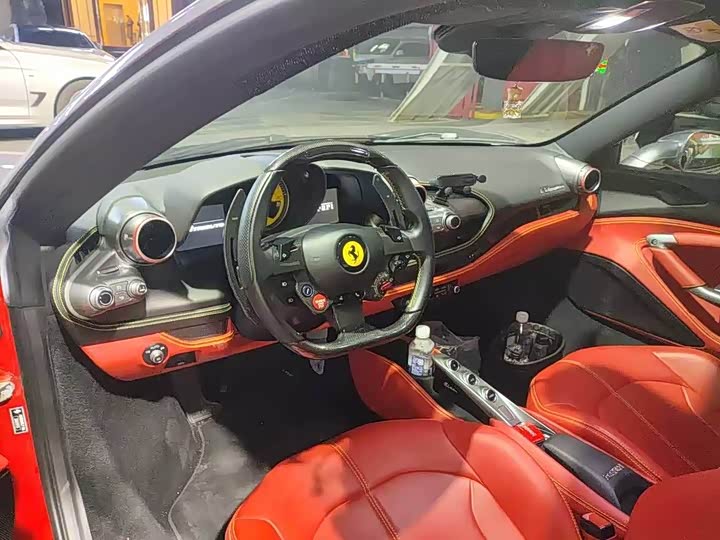 Photo 3 - Ferrari F8