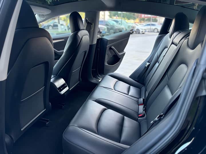 Фото 7 - Tesla Model 3